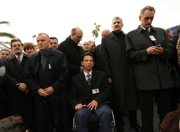 ARHIVA - Prepuna splitska riva tijekom skupa podrške uhićenom generalu  