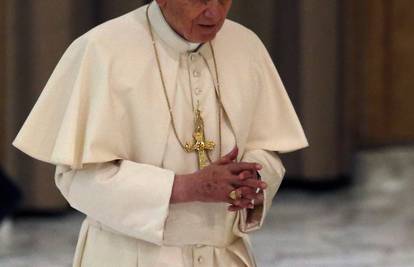 Papa u Meksiku prošle godine usred noći raskrvario glavu