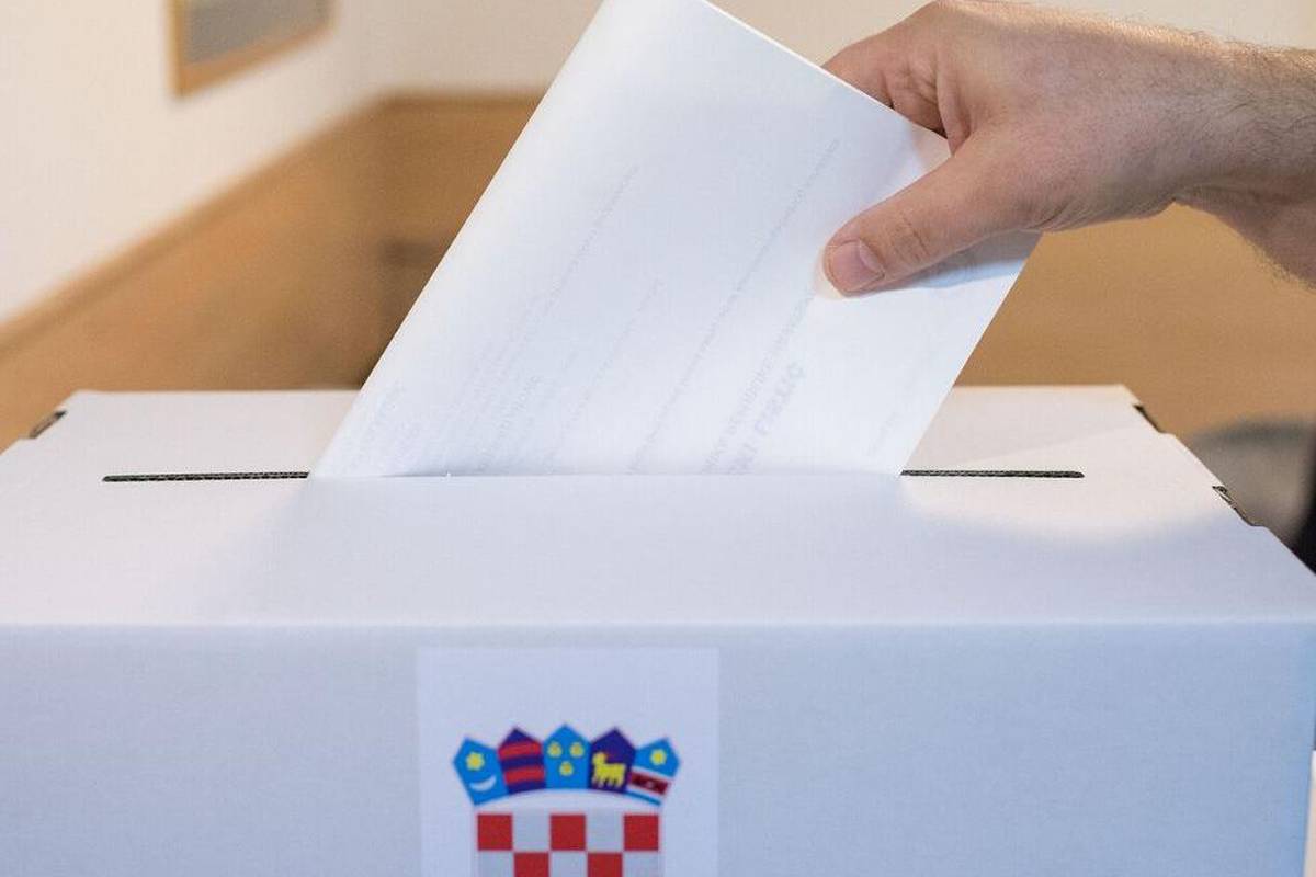 Izborno povjerenstvo izdalo preporuke za medijsko praćenje lokalnih izbora i predaje lista