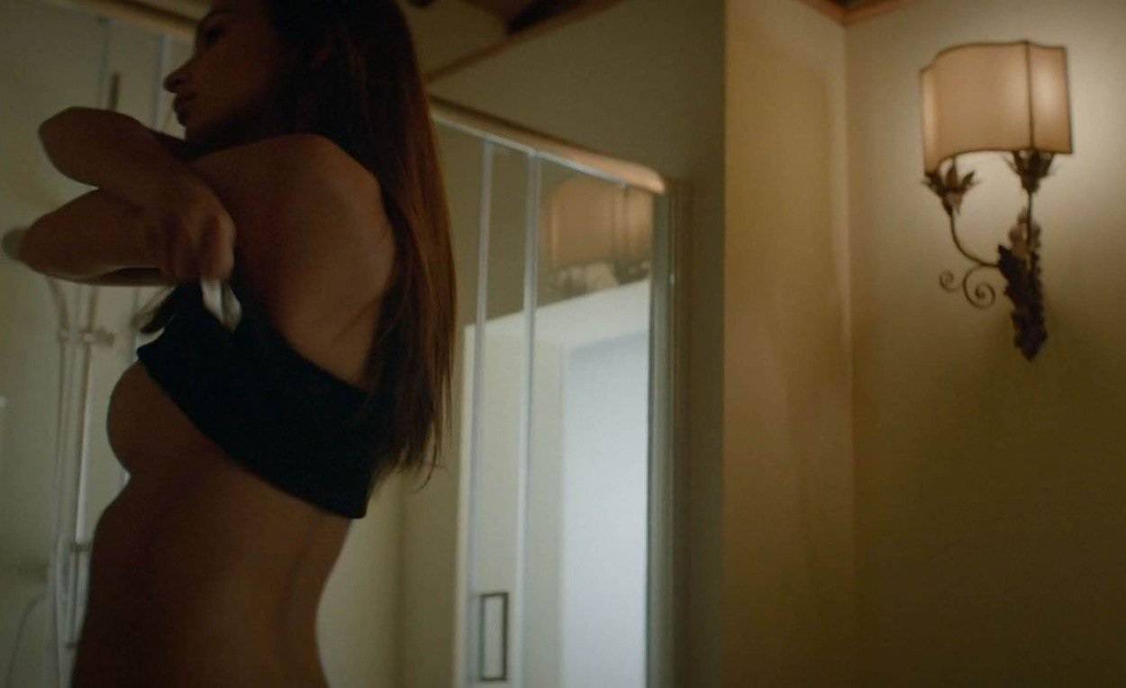 Emily Ratajkowski sexy scenes in her latest film "Welcome Home"