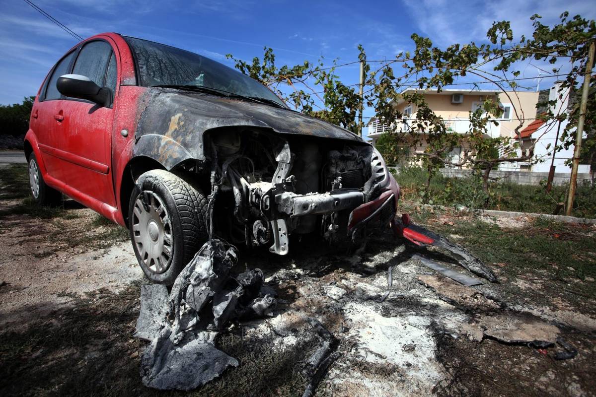Vatreno kod Splita: Gorjeli su kamioni, kontejneri i automobil