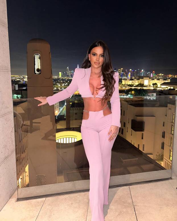 FOTO 'Mostarska Kardashianka' u haljini koja spaja Hrvatsku i BiH: 'Dvije nacije, jedna ljubav'