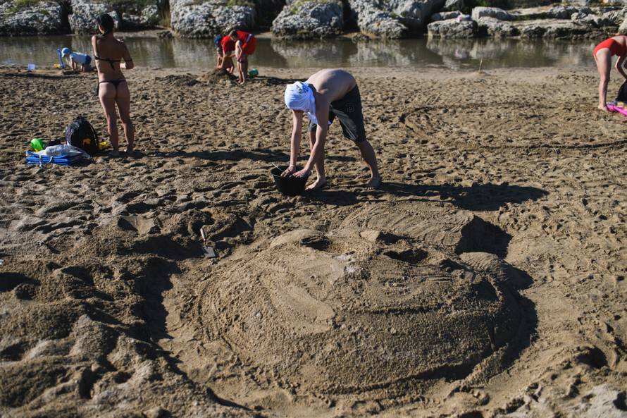 Prekrasne skulpture od pijeska uljepšale poznate plaže u Ninu