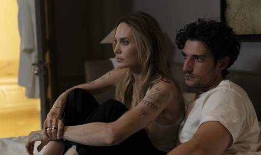 Angelina Jolie ponovno briljira  Ovaj put u svijetu visoke mode!