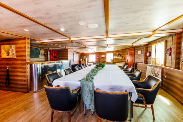 FOTO Zavirite u prvi brod-hotel u Hrvatskoj: Noćenje na ovom brodu u Rijeci ima posebnu čar