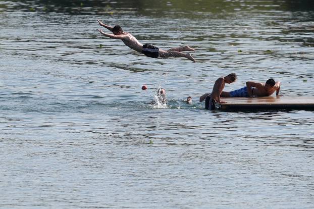 Spas od vrućina na zagrebačkom jezeru Jarun