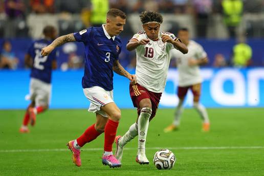 U&Zcaron;IVO Transferi:  Iskusni bek u PSG-u, Hajduku propao transfer