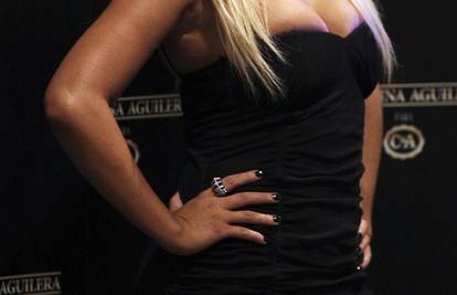 Christina Aguilera hipnotizirala dekolteom i kratkom haljinom