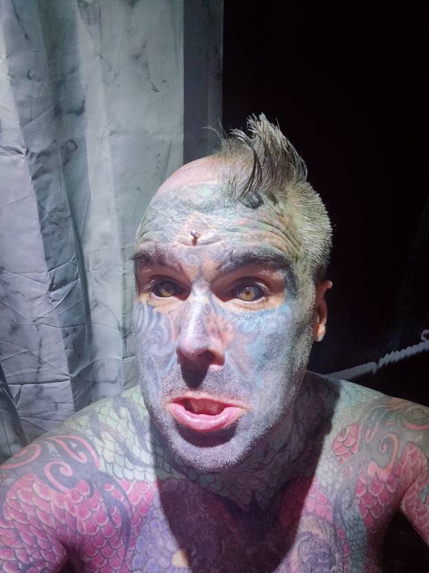 FOTO Više mu ne stane nijedna tetovaža! Uklonio je i bradavice. Evo kako je prije izgledao: Wow