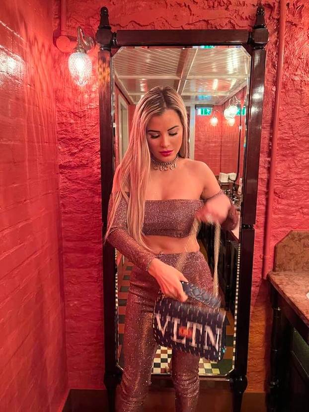 FOTO Koja je koja? Zaludila je muškarce u Playboy kući, a onda se pojavila i blizanka...