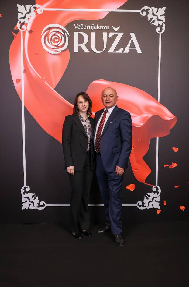 Zagreb: Uzvanici na dodjelu medijske nagrade "Večernjakova ruža" u Hrvatskom narodnom kazalištu