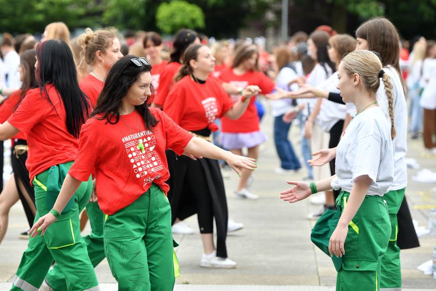 Varaždin: Stotinu maturanata varaždinskih srednjih škola plesalo tradicionalnu Quadrillu