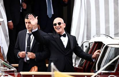Mladoženja s osmijehom od uha do uha: Bezos uoči vjenčanja s Lauren pozirao fotografima