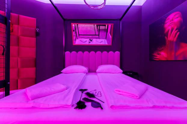 FOTO BDSM stan u Poljskoj je za ljubitelje grube akcije pravi raj!