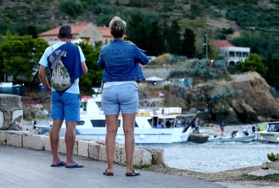 Mlade zvijezde  filma 'Mamma Mia' partijale na Visu do jutra