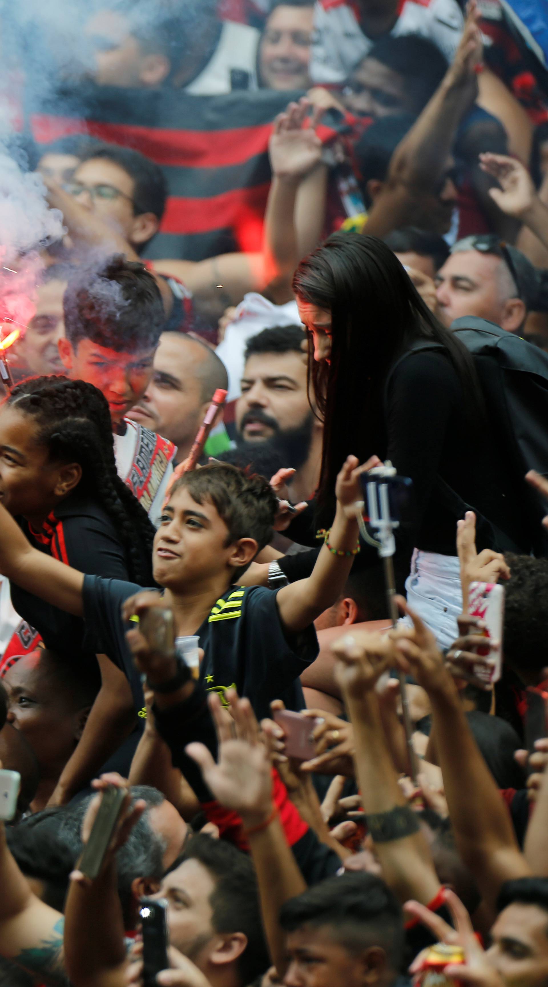 Lude scene u Riju: Rijeke ljudi slavile Flamengo pa izbio kaos