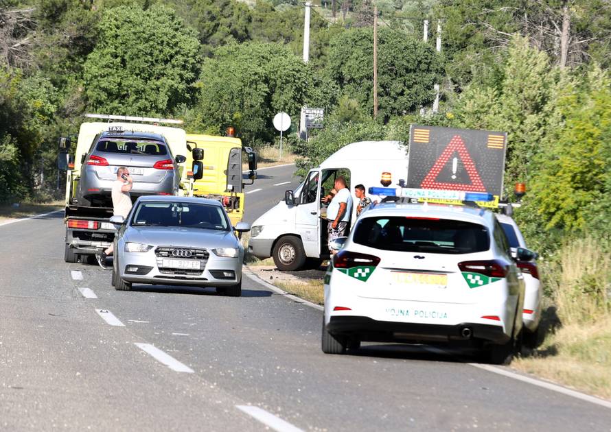 Šibenik: Sudar autobusa i osobnog automobila