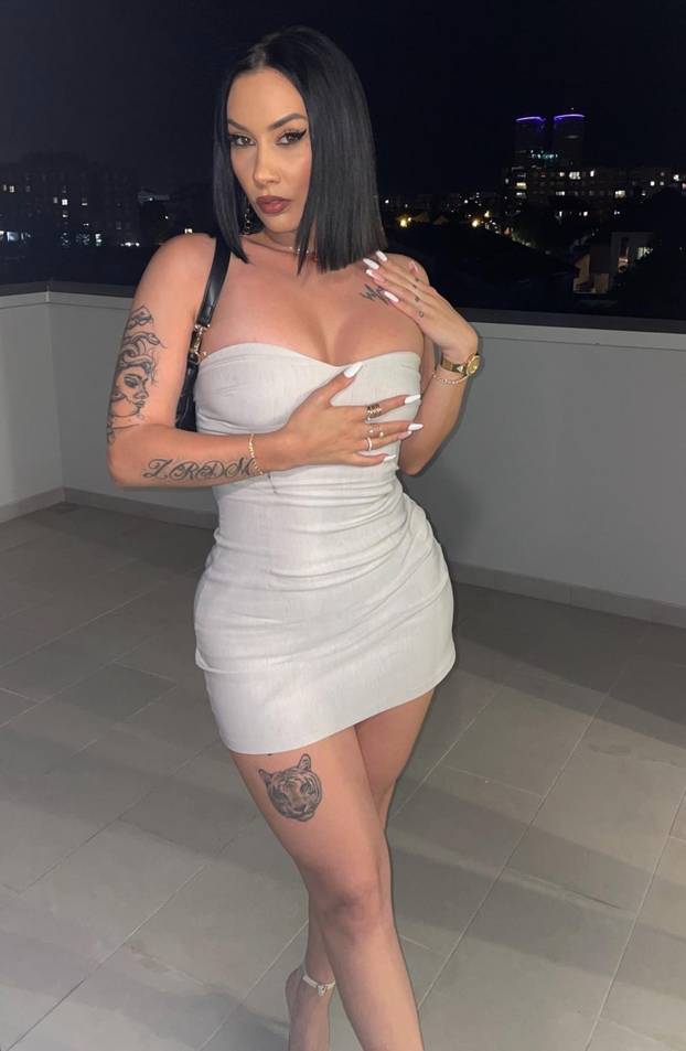 Twerkerica Sarah prošetala na špici novu frizuru: Crna, plava, kratka, duga... Sve je isprobala