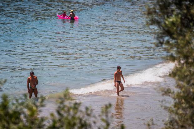 Split:  Prvi dan ljeta na plaži Firule