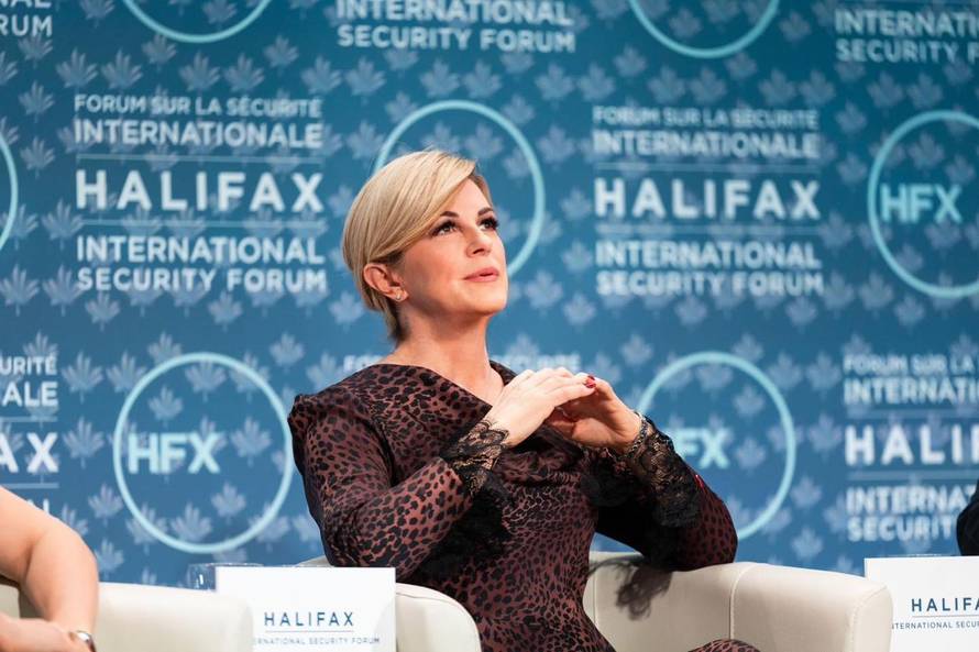 FOTO Iznad leda zora sviće, dobro došla, predsjednice: Kolinda stiže na Antarktiku!