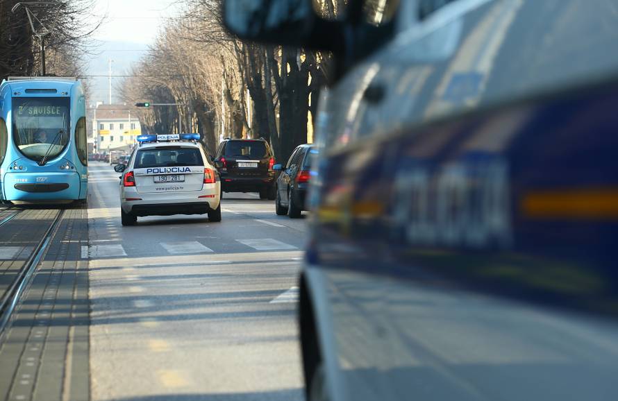 Užasan prizor: Autom udario ženu na pješačkom prijelazu