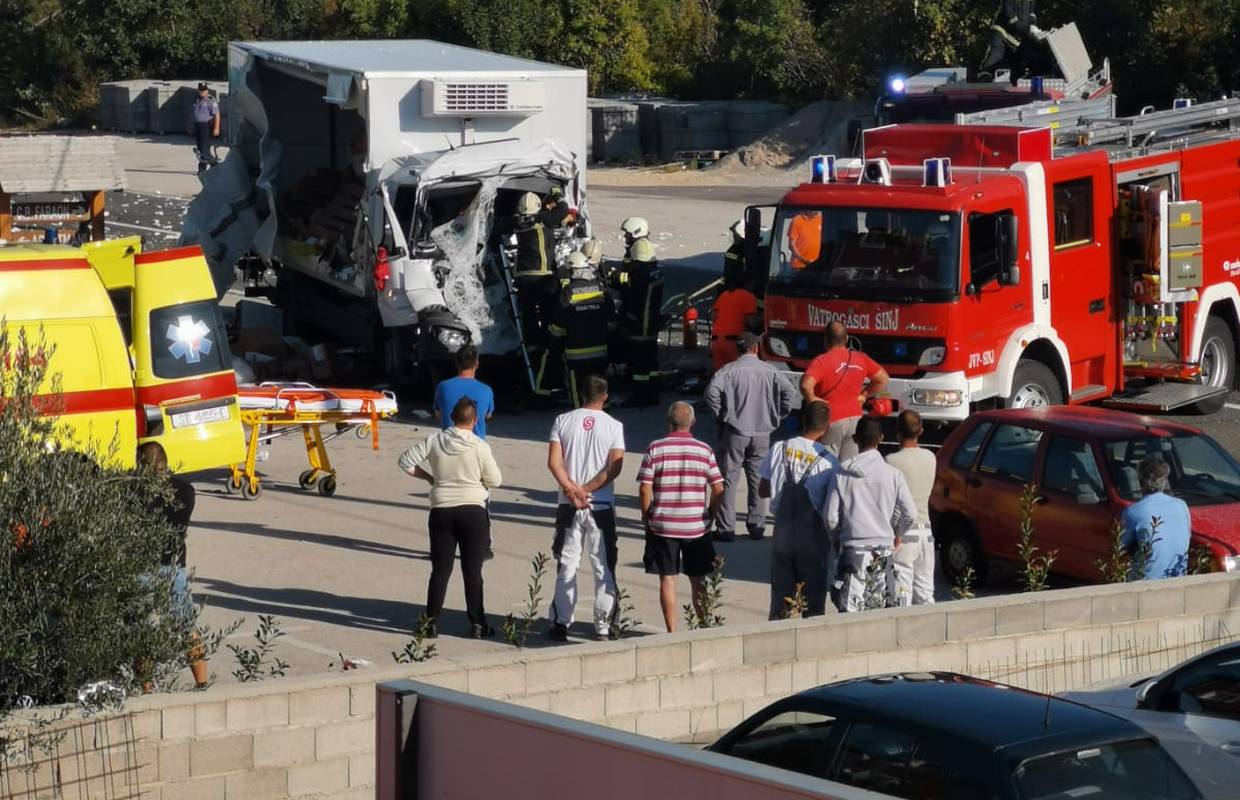 Sudarila se tri vozila kod Trilja: 'Nešto mi nije dobro s nogama'