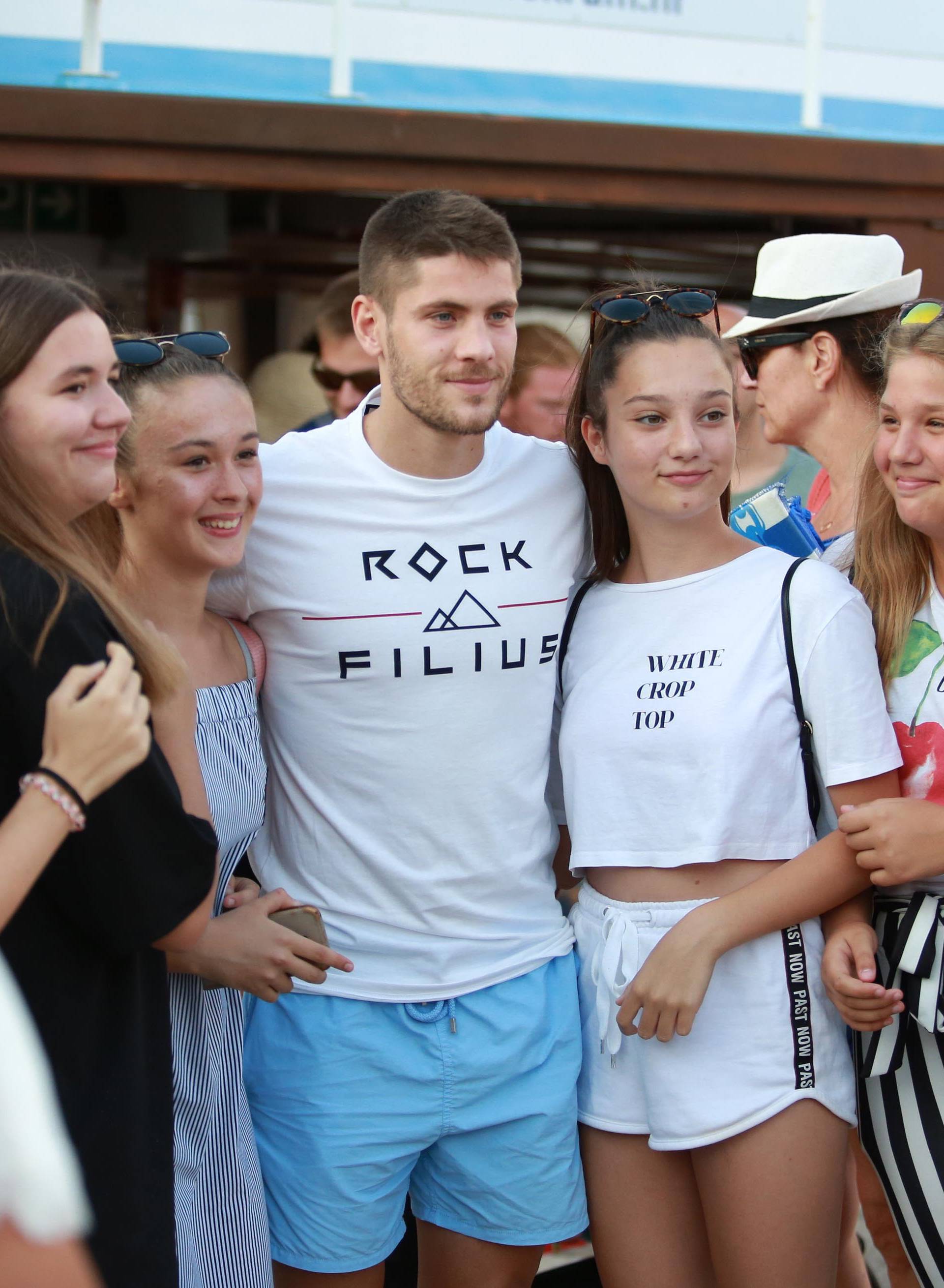 Više ju ne skriva. Kramarić sad ljubi studenticu veterine Miju