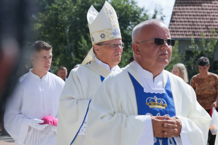 Nadbiskup Hranić: Djeca se ne rađaju zbog komotnih roditelja