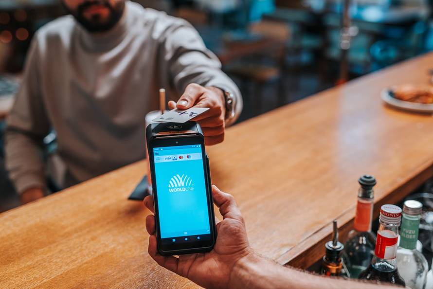 Jeste li znali da vaš mobitel može postati POS uređaj? Idealno rješenje za sezonu