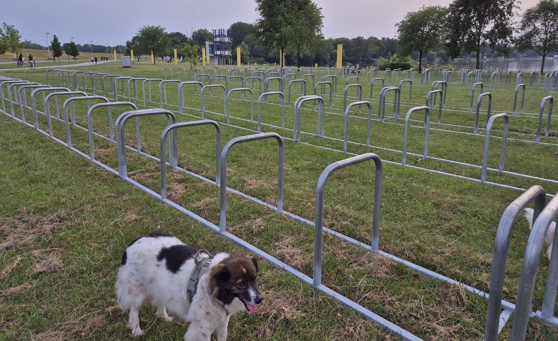 Iznenađenje za bicikliste na Jarunu! Stigli stalci i 'parking' za njih prije glazbenog festivala