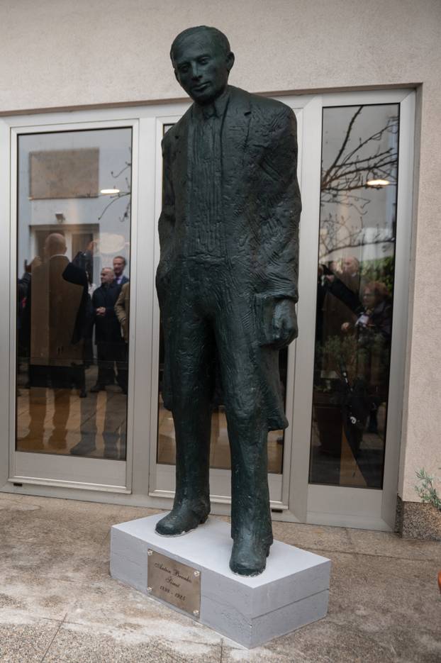 Zagreb: Otkriven spomenik Antuna Branka &Scaron;imi&cacute;a