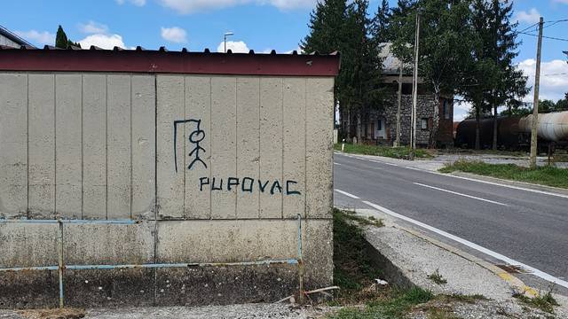 Grafit u Gospiću: Nacrtali su vješalo, ispod piše 'Pupovac'