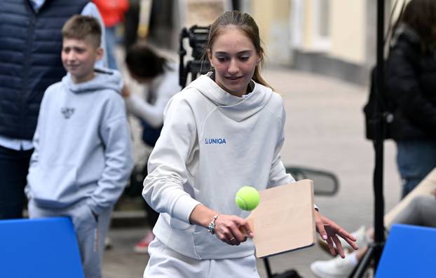 Zagreb: Goran Ivanišević odigrao je egzibicijski meč s mladom teniskom zvijezdom Lunom Vujović povodom predstavljanja zaklade UNIQUA SEE Future