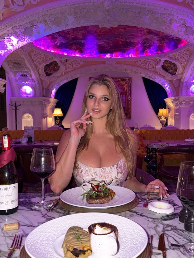 FOTO Bila je nadarena plivačica, a sada se skida za časopis. Ima savršene tjelesne proporcije