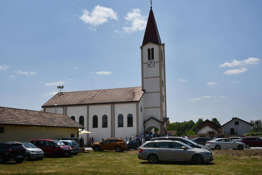'Hvala dragome Bogu, naša župa je dobila moći sv. Ante iz Padove i svetog pape Pia X.'