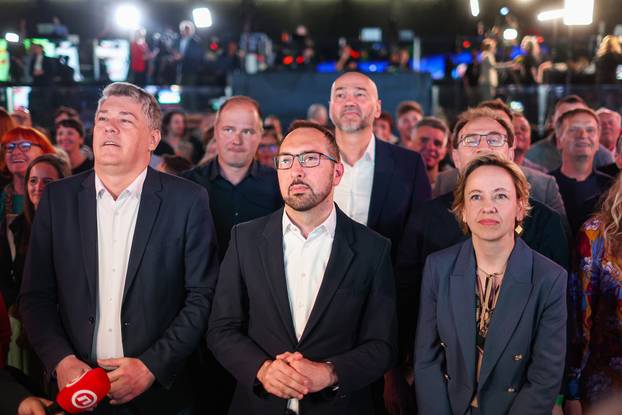 Zagreb: Oduševljenje u stožeru stranke Možemo! i SDP-a nakon prvih rezultata