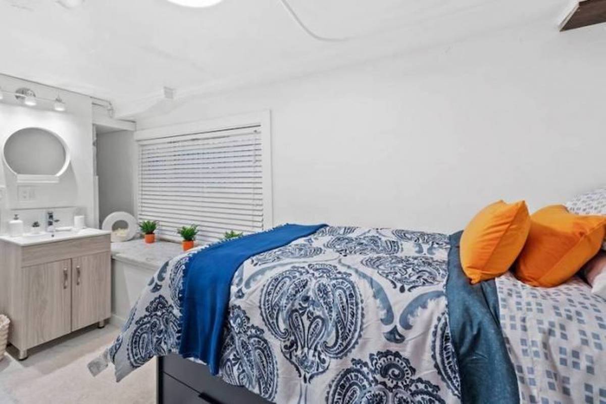 Oglas za stan izazvao bijes na internetu: Kupaona s krevetom za 'samo' 3500 kuna mjesečno
