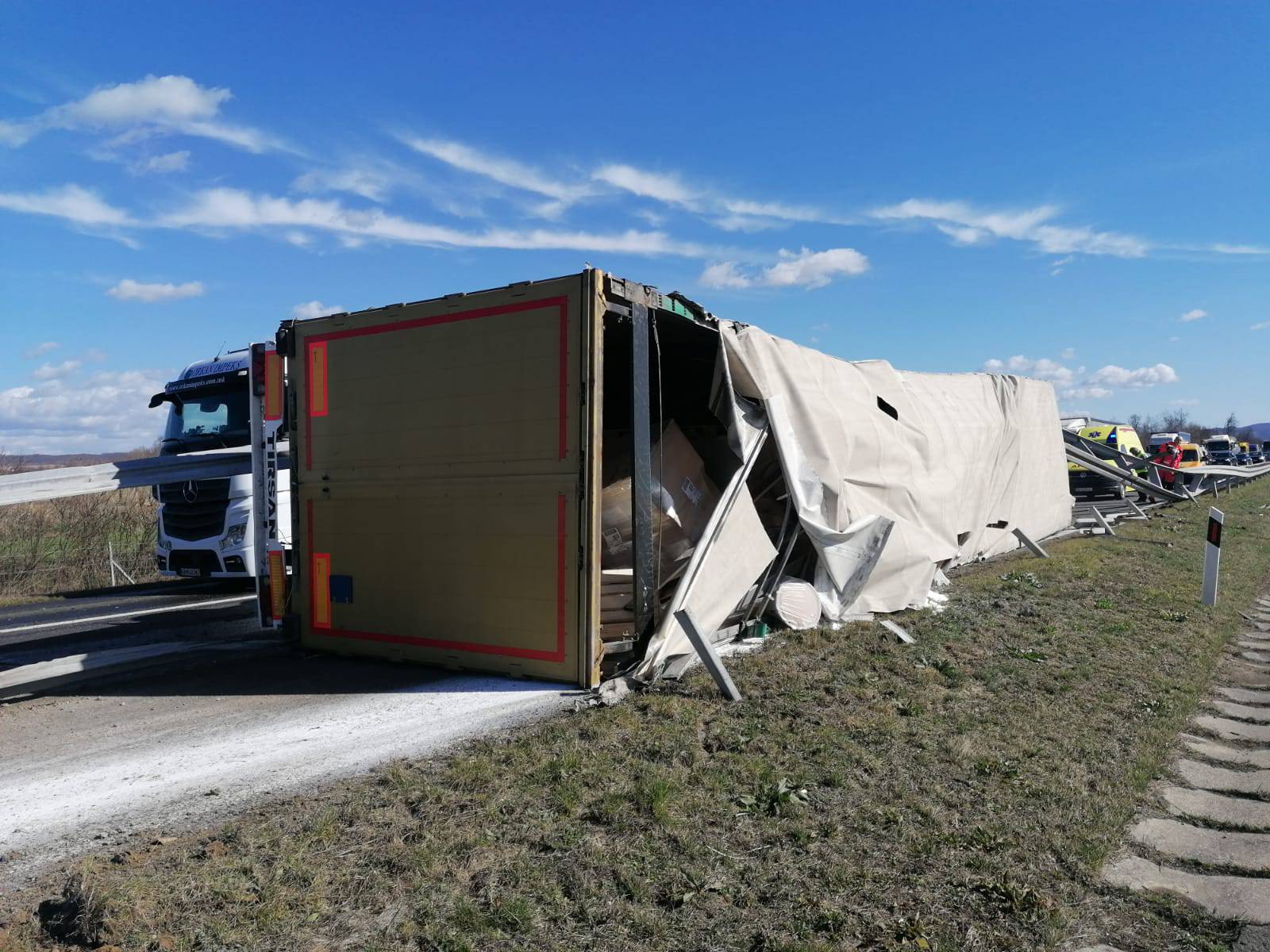 Snimka: Nova nesreća na A3! Ograda probila kabinu vozača