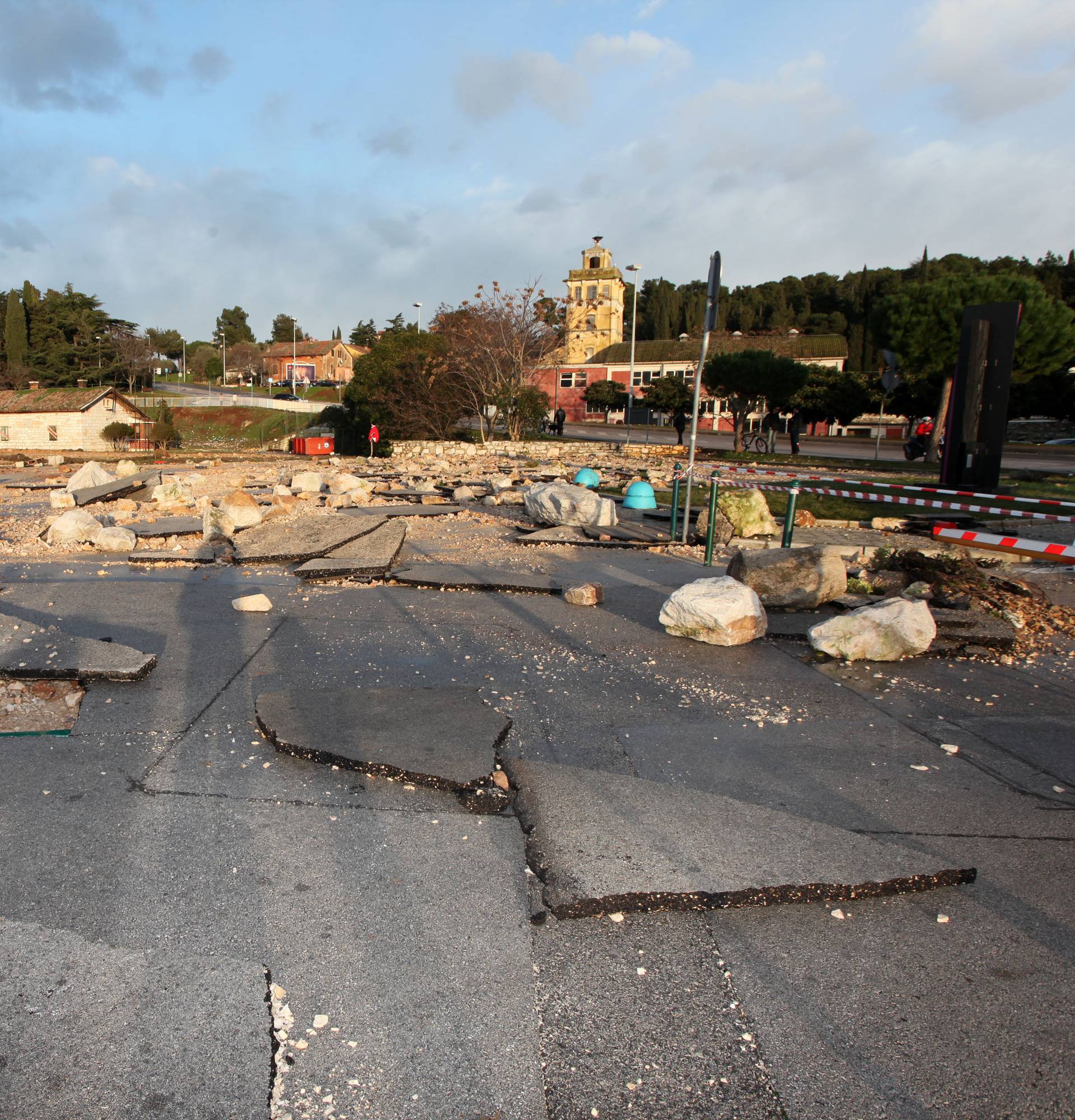 Olujni vjetar, kiša, poplave: Na udaru Istra i gradovi na obali