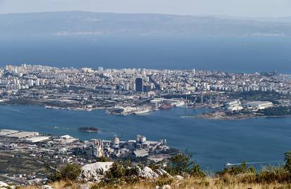 Panoramski pogled na Kaštelanski zaljev