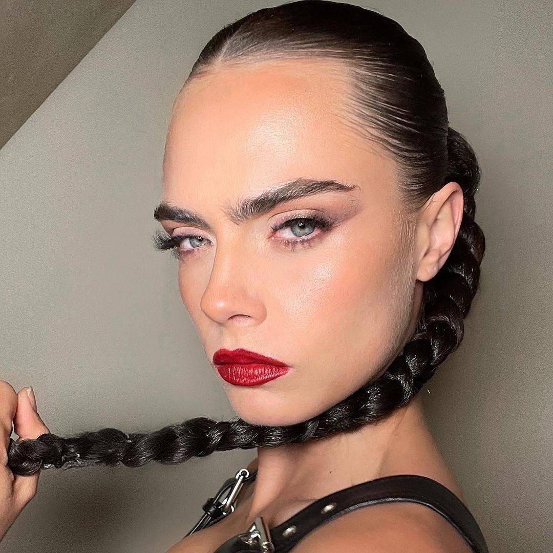 Cara Delevingne pojavila se u javnosti nakon zabrinjavajućeg ponašanja u zračnoj luci u L.A.-u