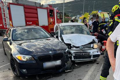 Užas u Dalmaciji: Jedan mrtav u sudaru dva auta u Kaštelima. Nakon nesreće izbio incident