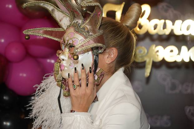 Beograd: Srpska televizijska voditeljica Jovana Jeremić proslavila je 32. rođendan i 15 godina karijere