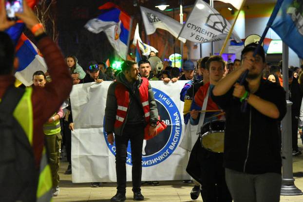 Smederevska Palanka: Doček za studente koji pješače od Niša do Beograda