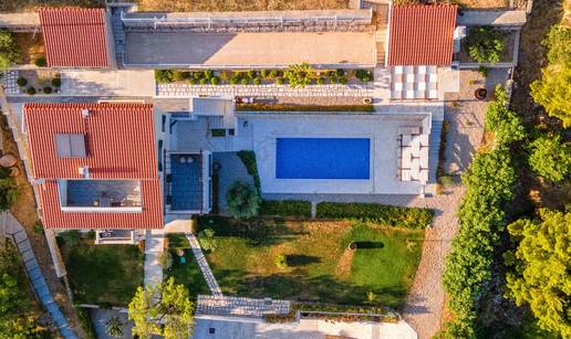 FOTO Ovo je Budimirova vila Pokora: Na ilegalnom katu su biljar i terasa, bazen će rušiti...