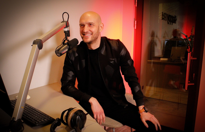 Škugor komentirao lažne vijesti da se razvodi i otkrio: Kome god pjevam na svadbi, ostaje skupa