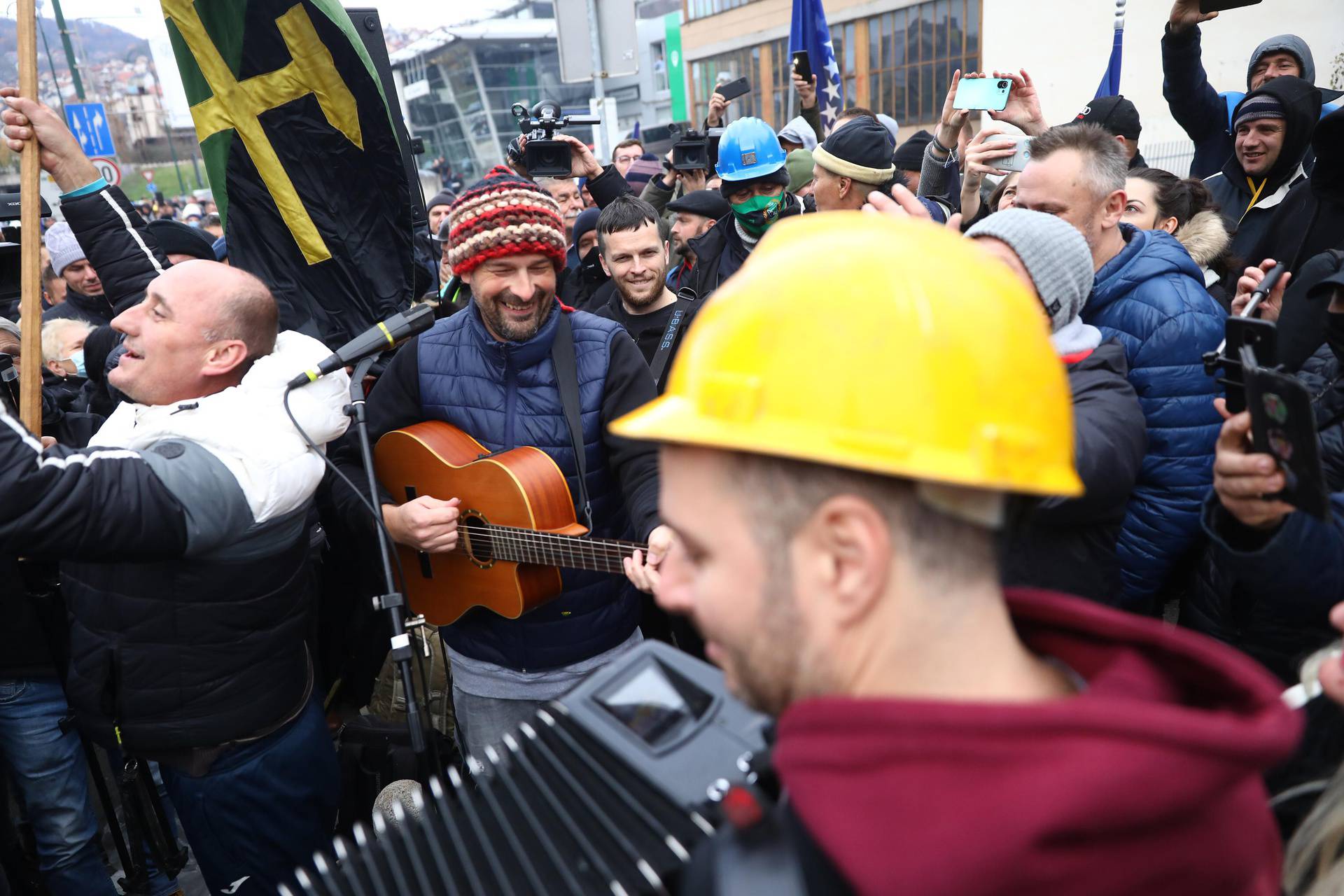 Sarajevo: Članovi Dubioze Kolektiv stigli podržati rudare u prosvjedu