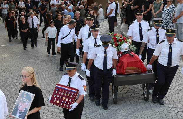 Omiš: Sprovod bivšeg vatrogasnog zapovjednika Drage Lelasa