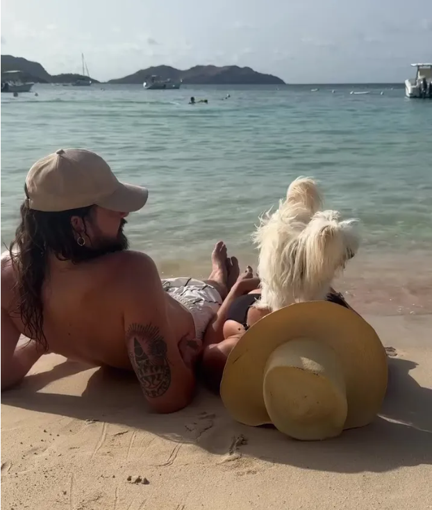 FOTO Heidi je sedmu godišnjicu braka proslavila u toplesu