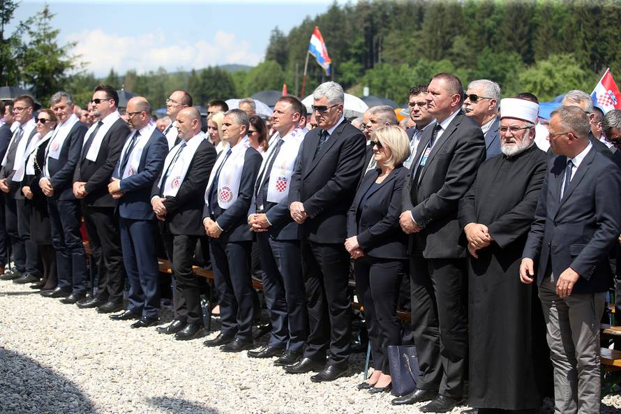 Jandrokovića izviždali: Ovdje smo da odamo počast žrtvama